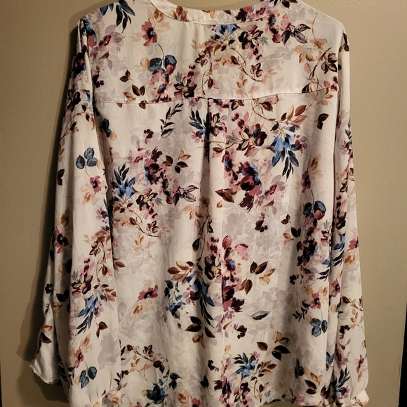 Torrid Flowers Blouse Size 0 Plus Size - Picture 3 of 5